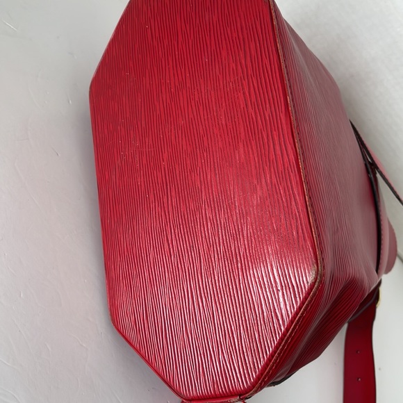 Authentic Louis Vuitton EPI Sac D’épaule Shoulder Bag Red Leather. - Picture 10 of 17